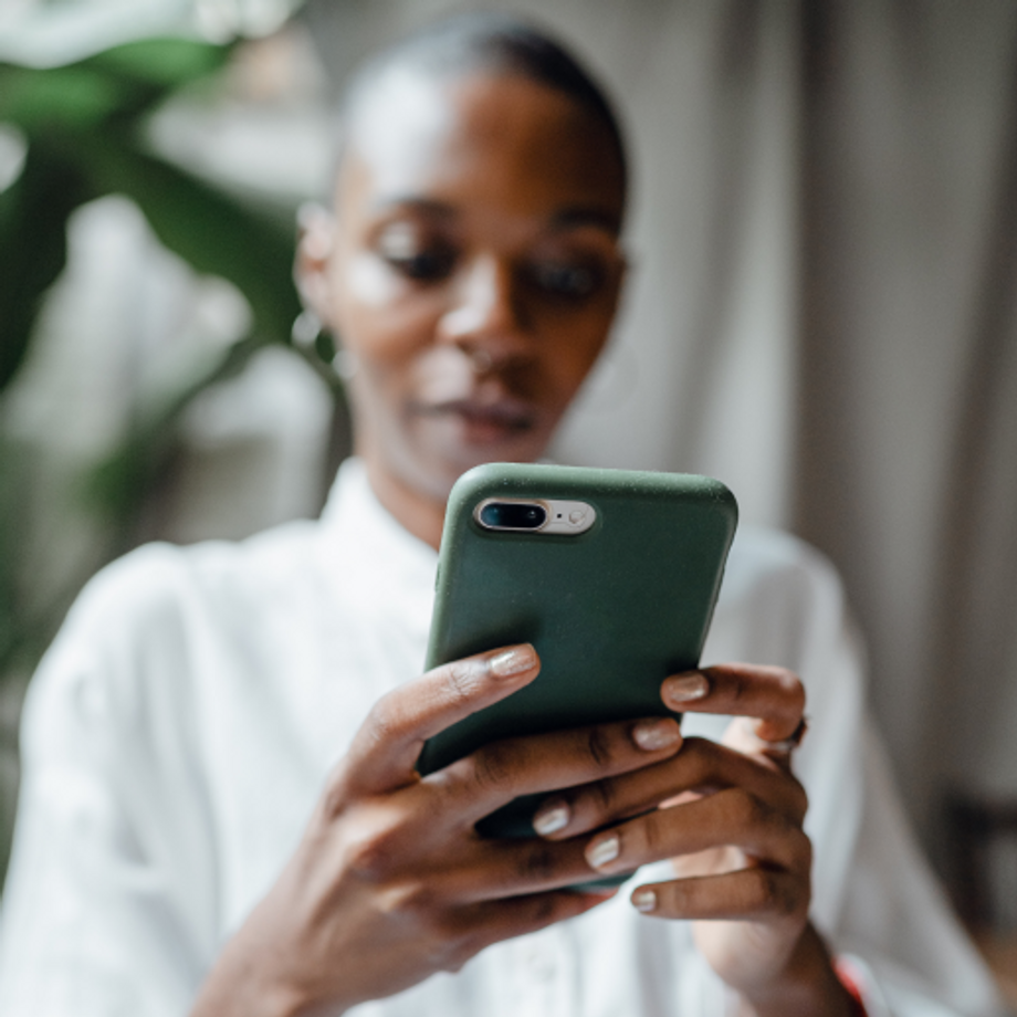 Black woman holding a cellphone